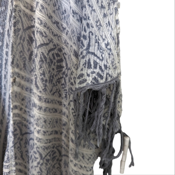 Free People Fringe Kimono XS - Picture 3 of 5